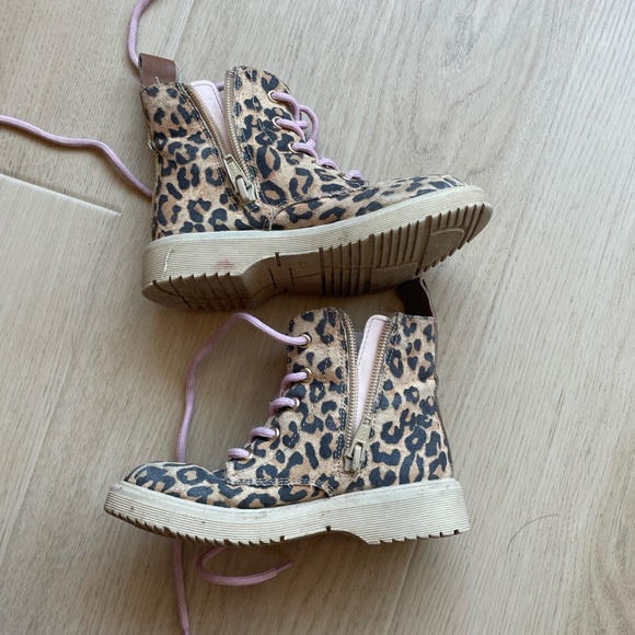 Tucker and Tate size 8 leopard boots - Picture 3 of 6